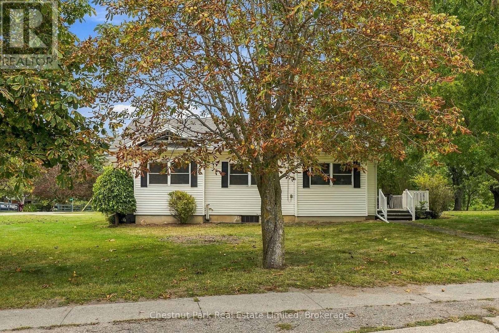 10 Northport Street, Prince Edward County (Sophiasburg Ward), Ontario  K0K 2T0 - Photo 2 - X13809598