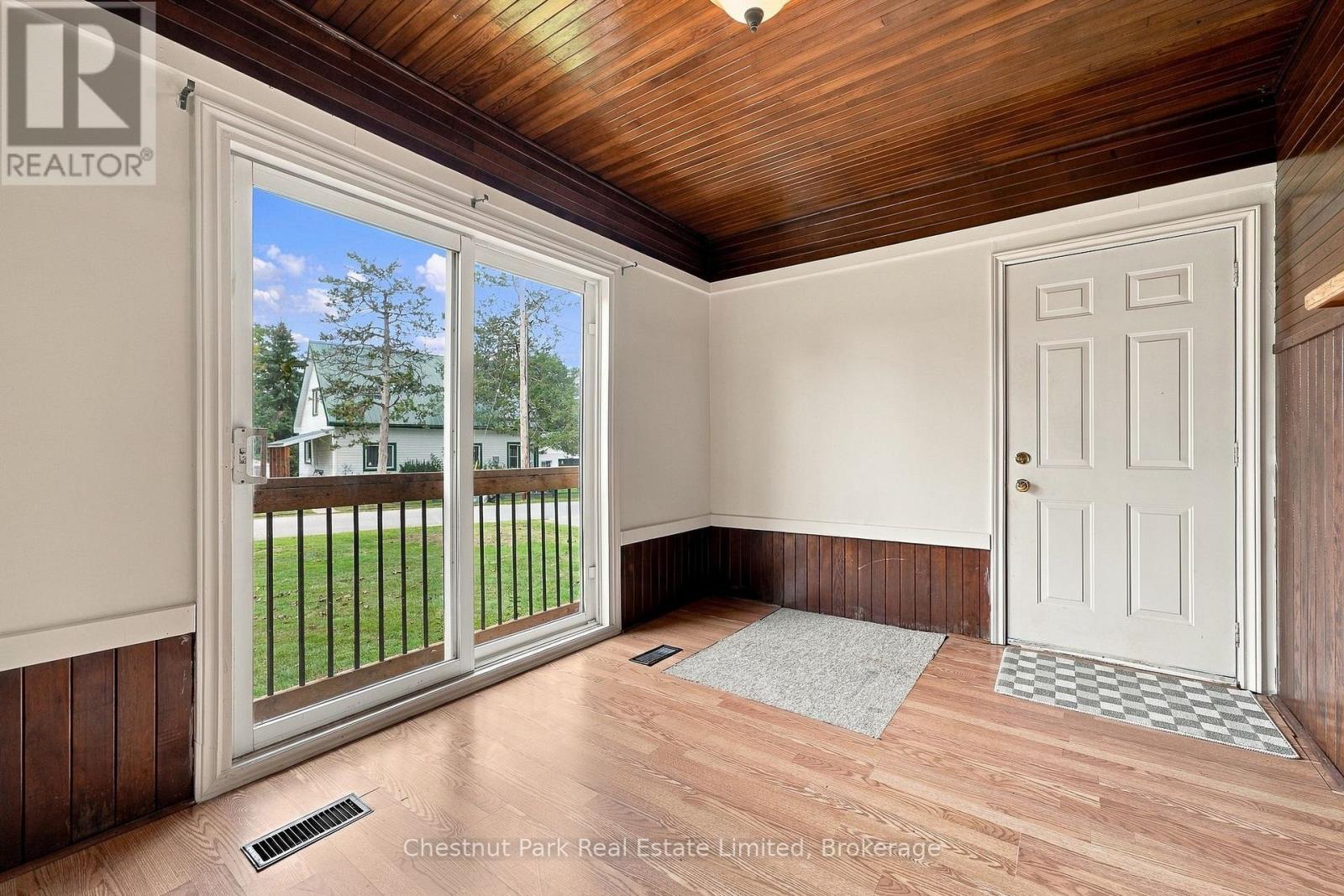 10 Northport Street, Prince Edward County (Sophiasburg Ward), Ontario  K0K 2T0 - Photo 4 - X13809598